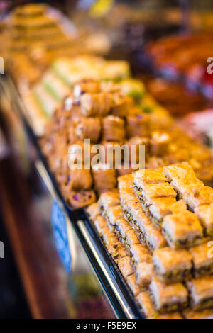 Baklava, eine traditionelle türkische süßes Gebäck in den großen Basar, Istanbul, Türkei, Europa Stockfoto