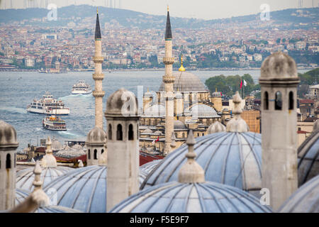 Neue Moschee (Yeni Cami) gesehen von Süleymaniye-Moschee, Istanbul, Türkei Stockfoto