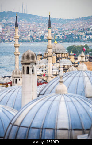 Neue Moschee (Yeni Cami) gesehen von Süleymaniye-Moschee, Istanbul, Türkei, Europa Stockfoto