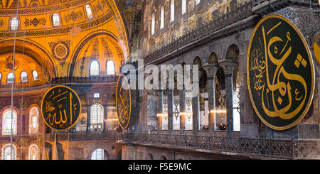 Im Inneren der Hagia Sophia, die wurde eine Kirche, eine Moschee und ist heute ein Museum, UNESCO-Weltkulturerbe, Istanbul, Türkei, Europa Stockfoto