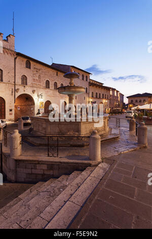 Brunnen am Piazza del Comune Square, Assisi, Gebiet von Perugia, Umbrien, Italien, Europa Stockfoto