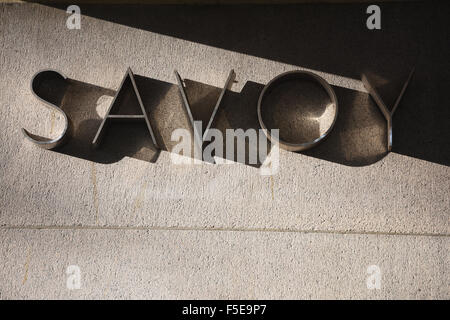 Savoy Hotel Schild, am Fluss Eingang, London Stockfoto