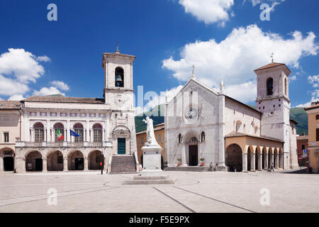 Platz Piazza San Benedetto, Norcia, Monti Sibillini Nationalpark, Gebiet von Perugia, Umbrien, Italien, Europa Stockfoto