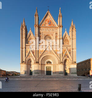 Blick auf Santa Maria Kathedrale, Orvieto, Bezirk Terni, Umbrien, Italien, Europa Stockfoto