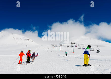 Skifahrer in Gudauri Ski resort, Georgia, Caucasus Region, Zentral-Asien, Asien Stockfoto