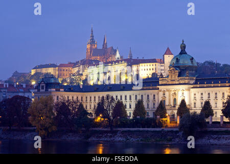 Prager Burg, Moldau, Prag, Tschechische Republik Stockfoto