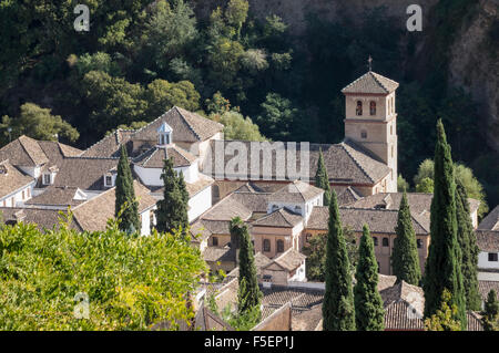 Blick auf St. Peter und Paul Kirche - San Pedro y San Pablo - in Granada in Andalusien, Spanien, Europa Stockfoto