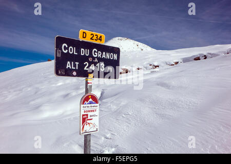 Schneeverhältnissen am Schild Col de Granon, Briancon Frankreich Stockfoto