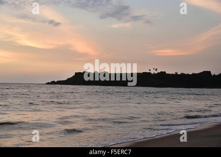 Sonnenuntergang über Meer und Strand in Kerala India.Bekal Fort Strand Kasargode Beach, Cloud, Wohnung, Horizont, Indien, Indian, Kerala, Ozean Stockfoto