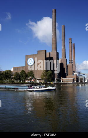 Das Volkswagenwerk in Wolfsburg, Deutschland. Das Foto wurde am 30. September 2015. Foto: S. Steinach - kein Draht-SERVICE – Stockfoto