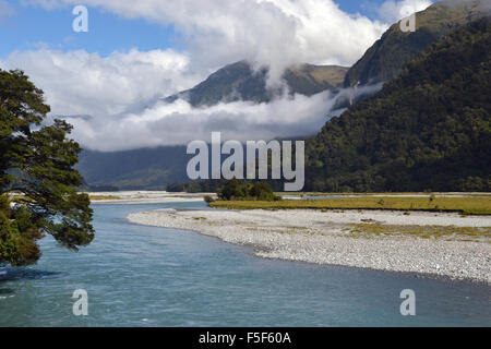 Neuseeland oder Aotearoa, "Land der langen weißen Wolke" in Maori und einem Fluss, Südinsel, Neuseeland Stockfoto