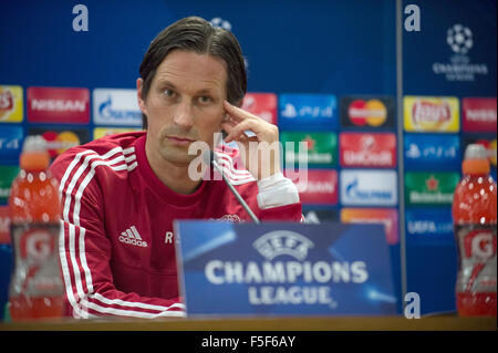 Rom, Italien. 3. November 2015. Leverkusen-Trainer Roger Schmidt besucht Pressekonferenz vor der UEFA Champions League-Gruppe E-Fußballspiel zwischen dem AS Rom und Bayer Leverkusen in Rom, Italien, 3. November 2015. Foto: Giuseppe Maffia/Dpa/Alamy Live News Stockfoto