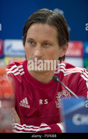 Rom, Italien. 3. November 2015. Leverkusen-Trainer Roger Schmidt besucht Pressekonferenz vor der UEFA Champions League-Gruppe E-Fußballspiel zwischen dem AS Rom und Bayer Leverkusen in Rom, Italien, 3. November 2015. Foto: Giuseppe Maffia/Dpa/Alamy Live News Stockfoto