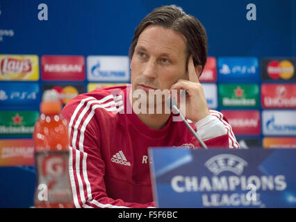 Rom, Italien. 3. November 2015. Leverkusen-Trainer Roger Schmidt besucht Pressekonferenz vor der UEFA Champions League-Gruppe E-Fußballspiel zwischen dem AS Rom und Bayer Leverkusen in Rom, Italien, 3. November 2015. Foto: Giuseppe Maffia/Dpa/Alamy Live News Stockfoto