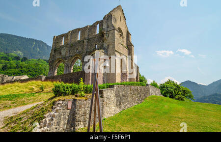 Ruinen der Abtei von Saint-Jean d'Aulps, Frankreich Stockfoto