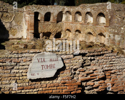 Ostia Antica via Delle Tombe ausgegrabenen Stätte am Rande der Stadt. in der Nähe von Rom, Italien Stockfoto