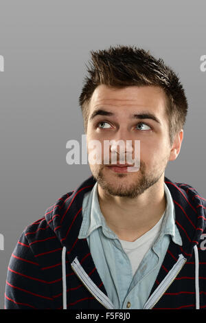 Porträt des jungen Mannes mit textfreiraum nachschlagen Stockfoto