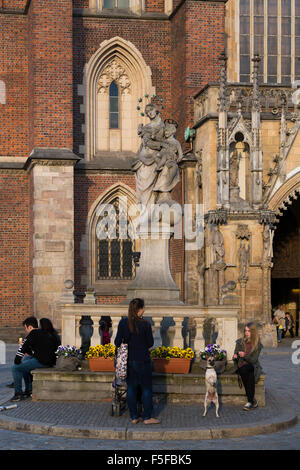 Wroclaw, Polen, Madonna Skulptur vor der Wroc aw-Kathedrale Stockfoto