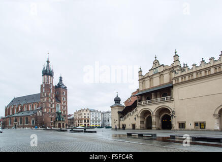 Basilika Saint Mary und Hauptplatz in Krakau. Stockfoto