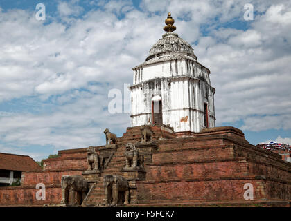 Der Fasidega-Tempel in Bhaktapur wird jedes Jahr von Tausenden von hinduistischen Pilgern besucht. Der Schrein widmet sich Shiva und es s Stockfoto