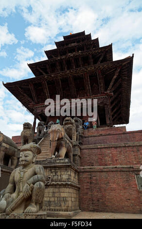 Nyatapola Tempel am Taumadhi Tole nahe Durbar Square von Bhaktapur. Siddha Laxmi, die Hindu-Göttin des Wohlstands gewidmet Stockfoto