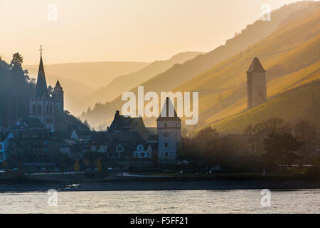 Skyline von Bacharach, eine Weinstadt im oberen Mittelrheintal, Deutschland Stockfoto