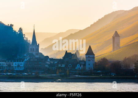 Skyline von Bacharach, eine Weinstadt im oberen Mittelrheintal, Deutschland Stockfoto