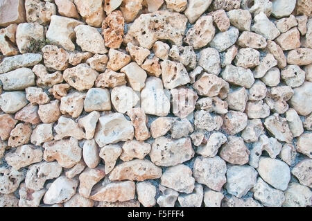 Trockenmauern Wand Hintergrundtextur an einem sonnigen Sommertag in Mallorca, Balearen, Spanien. Stockfoto