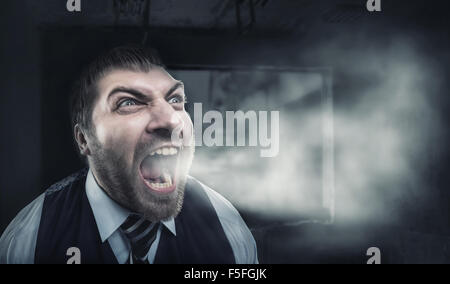 Verärgerter Mann schreien Stockfoto