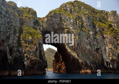 Torbogen Island, Tawhiti Rahi, Poor Knights Islands Natur Reservat, Bay of Islands, Nordinsel, Neuseeland Stockfoto