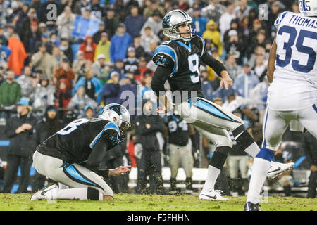 Überstunden. 2. November 2015. NC, Carolina Panthers Kicker Graham Gano #9 startet das Feld Tor in der Overtime gegen die Indianapolis Colts am 2. November 2015, bei der Bank of America in Charlotte, North Carolina. Die Panthers besiegten die Colts 29-26 in der Overtime. Margaret Bowles/CSM/Alamy Live-Nachrichten Stockfoto