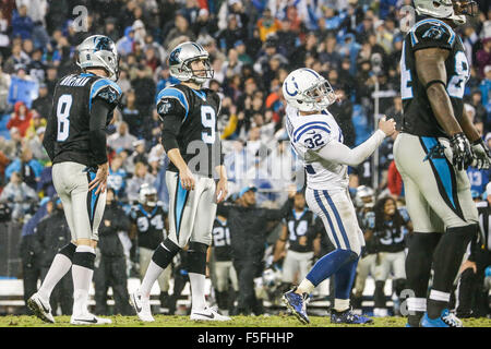 Überstunden. 2. November 2015. NC, Carolina Panthers Kicker Graham Gano #9 startet das Feld Tor in der Overtime gegen die Indianapolis Colts am 2. November 2015, bei der Bank of America in Charlotte, North Carolina. Die Panthers besiegten die Colts 29-26 in der Overtime. Margaret Bowles/CSM/Alamy Live-Nachrichten Stockfoto