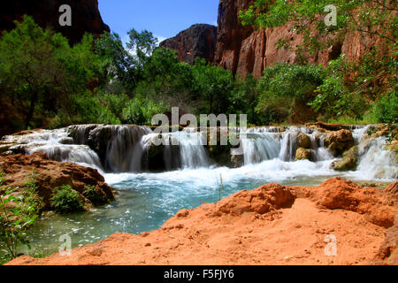 Majestätische Wasserfälle in Havasu die Havasupai Indian Reservation des Grand Canyon in Arizona, USA Stockfoto