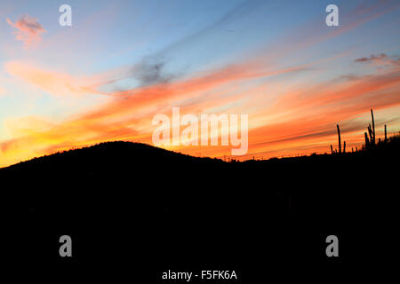 Sonnenuntergang in Tucson Arizona von Ventana Canyon aus gesehen Stockfoto