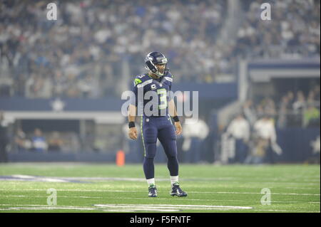 1. November 2015: Seattle Seahawks Quarterback Russell Wilson #3 während der NFL Football-Spiel zwischen den Seattle Seahawks und die Dallas Cowboys im AT&T Stadium in Arlington, TX Seattle besiegte Dallas 13-12 Albert Pena/CSM Stockfoto