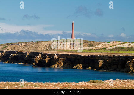 Ungewöhnliche & elegant aus rotem Backstein Troubridge Hill Leuchtturm erhebt sich über Klippen & Meer, blauer Himmel auf Yorke Peninsula South Australia Stockfoto