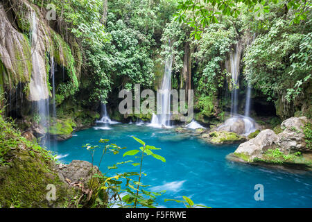 Puente de Dios und das azurblaue Wasser der Pools in der Nähe von Tamasopo, San Luis Potosi, Mexiko. Stockfoto