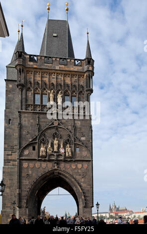 Brückenturm, Altstadt, Karlsbrücke (illuminierte am meisten), Prag, Tschechische Republik Stockfoto