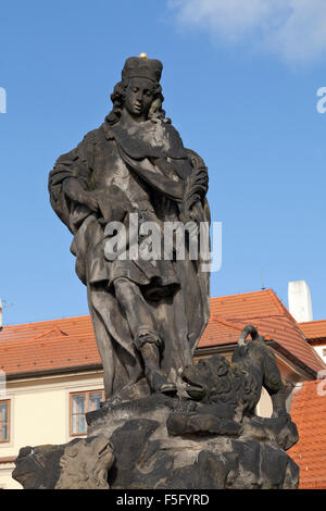 Statue, St. Vitus, Karlsbrücke (illuminierte am meisten), Prag, Tschechische Republik Stockfoto