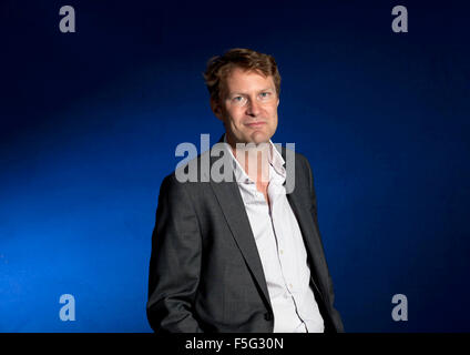 Ein Porträt von Luke Harding beim Edinburgh International Book Festival 2012 in Charlotte Square Gardens Pic von Pako Mera Stockfoto