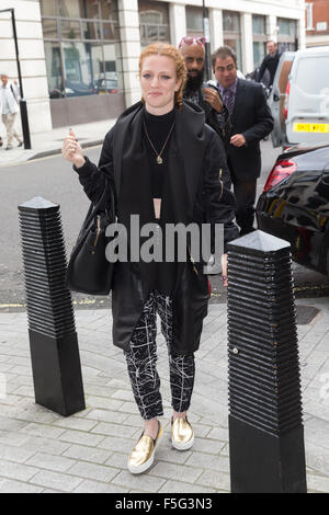 Jess Glynne Ankunft im BBC Radio 1 Studio auf die Live-Lounge mit durchführen: Jess Glynne wo: London, Vereinigtes Königreich bei: 03 Sep 2015 Stockfoto