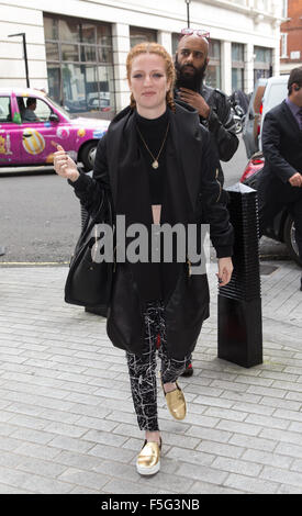 Jess Glynne Ankunft im BBC Radio 1 Studio auf die Live-Lounge mit durchführen: Jess Glynne wo: London, Vereinigtes Königreich bei: 03 Sep 2015 Stockfoto