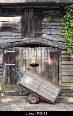 Hidcote Manor Garden, Gloucestershire, UK. Einer der alten Scheunen Stockfoto