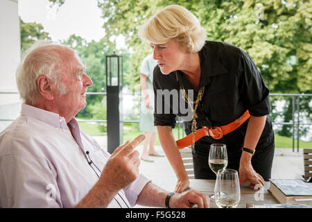 Potsdam, Deutschland, Martin Walser, Schriftsteller und Staatsminister für Kultur, Monika Grütters, CDU, auf der beleuchteten: Potsdam 2015 Stockfoto