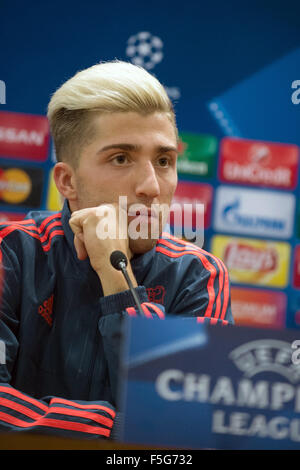 Rom, Italien. 3. November 2015. Leverkusens Spieler Kevin Kampl besucht eine Pressekonferenz vor der UEFA Champions League-Gruppe E-Fußballspiel zwischen dem AS Rom und Bayer Leverkusen in Rom, Italien, 3. November 2015. Foto: Giuseppe Maffia/Dpa/Alamy Live News Stockfoto