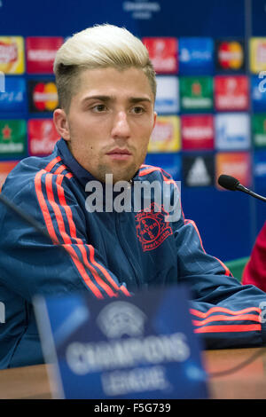 Rom, Italien. 3. November 2015. Leverkusens Spieler Kevin Kampl besucht eine Pressekonferenz vor der UEFA Champions League-Gruppe E-Fußballspiel zwischen dem AS Rom und Bayer Leverkusen in Rom, Italien, 3. November 2015. Foto: Giuseppe Maffia/Dpa/Alamy Live News Stockfoto