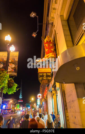 Honky Tonk Zeile in Nashville Tennessee TN Bar neon Stockfoto