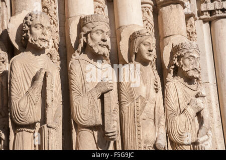 Kunstvoll geschnitzte Wasserspeier, Chartres Kathedrale, Frankreich Stockfoto