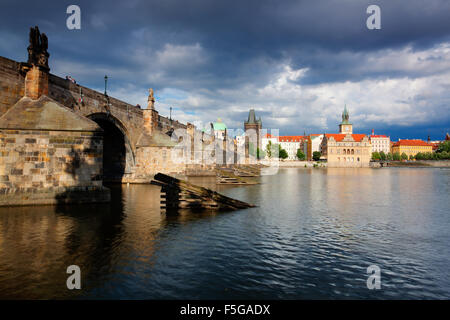 Prag, Tschechien - Juni 23,2015: nach heftigen Sturm in der Nähe der berühmten Karlsbrücke, Prag - HDR-Bild Stockfoto