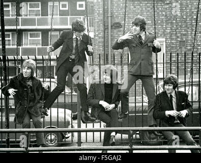 DAVE DEE, DOZY, BEAKY, MICK und TICH Promo-Foto des englischen Pop-Gruppe über 1967. Von links: Ian Amey (Tich), John Dymond (Beaky), Michael Wilson (Mick), David Harman (Dave), Trevor Ward-Jones (Dozy)